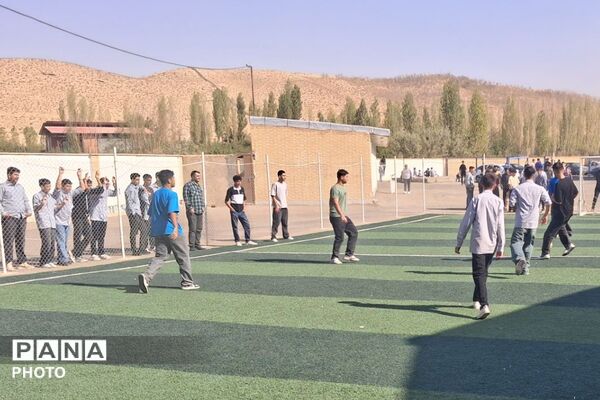 شور و هیجان در میدان؛ جام مهر ایران در مدارس فیروزکوه