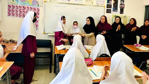 تقدیر از برگزیدگان ویژه‌برنامه هفته جهانی فضا در مدارس حاجی‌آباد