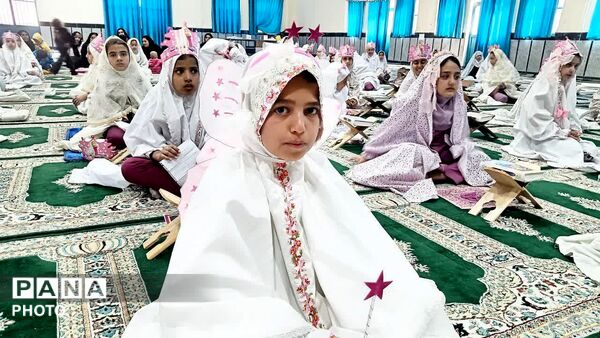 جشن باشکوه تکلیف دانش‌آموزان مدارس «ام‌البنین» و «کوثر» بخش دیشموک در مصلی امام خمینی (ره)