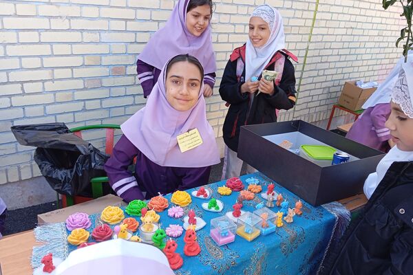 بازارچه دانش‌آموزی در دبستان شاهد شهید محمدرضا کشاورز 