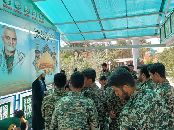 ‌حضور نوجوانان روستای مومن‌آباد قم در محفل روایتگری شهدا