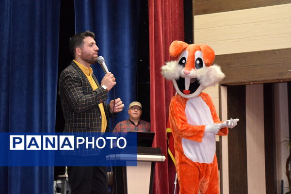 جشن شکوفه‌ها در آموزش و پرورش منطقه ۱۴ تهران