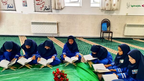 محفل انس با قرآن به یاد شهید سید حسن نصر‌الله در دبستان وکیلی