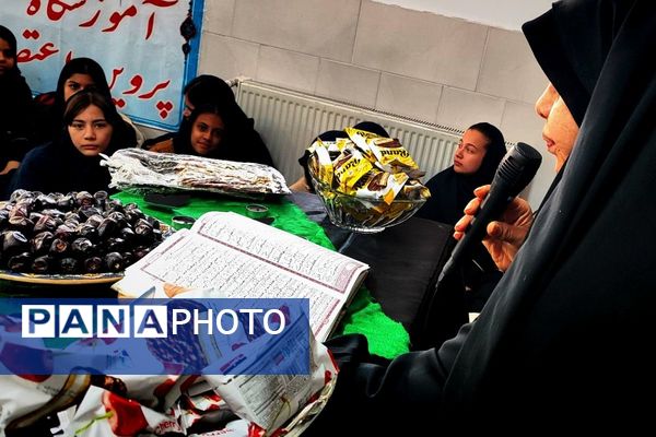 مراسم به مناسبت ایام فاطمیه در دبیرستان پروین اعتصامی اسلامشهر