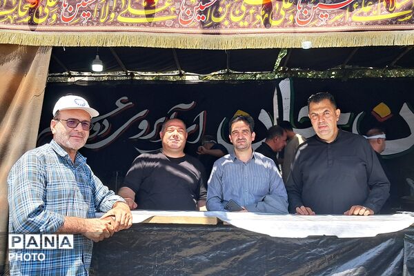بهارستان دو در مسیر عشق؛ میزبانی فرهنگیان از زائران حسینی در عوارضی پرند