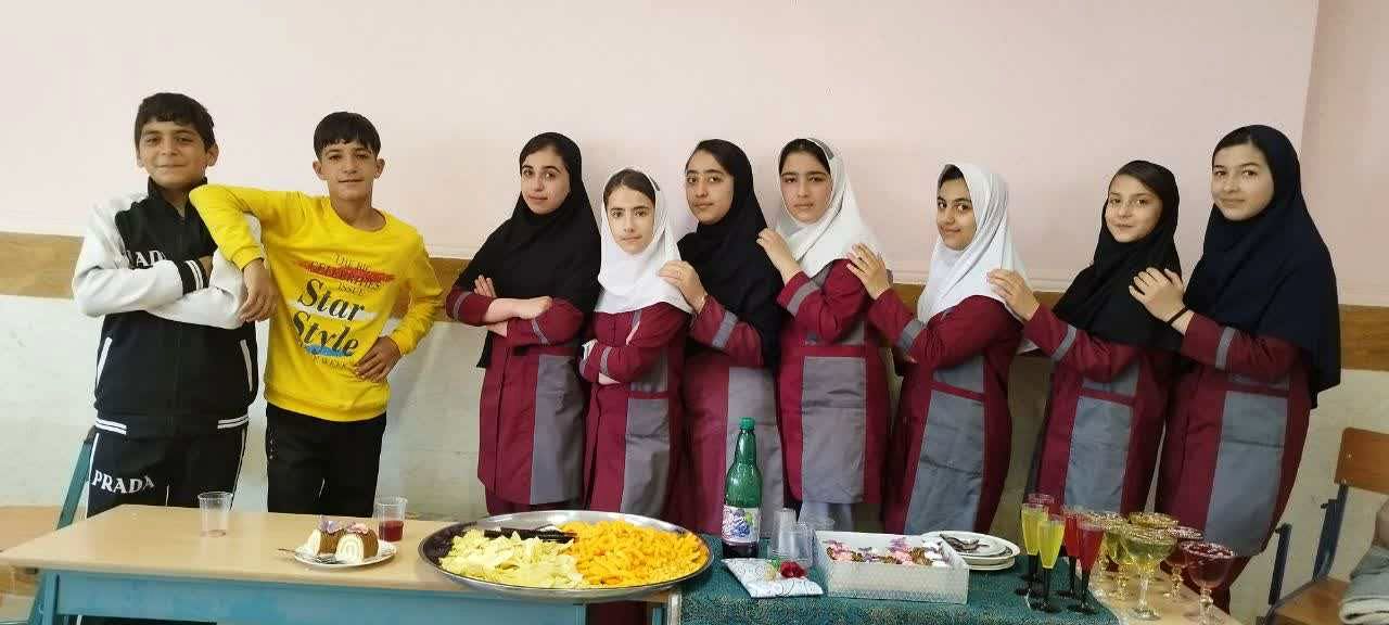 عطر مهر در کلاس کوچک ما