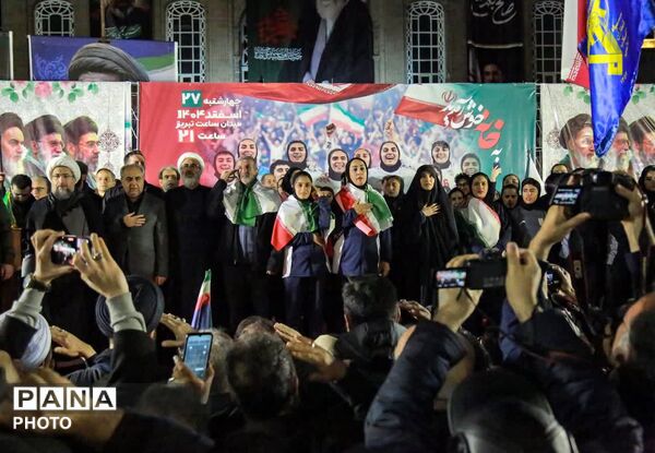 بانوان ملی پوش فوتبال در جمع تجمعات مردمی تبریز برای وطن