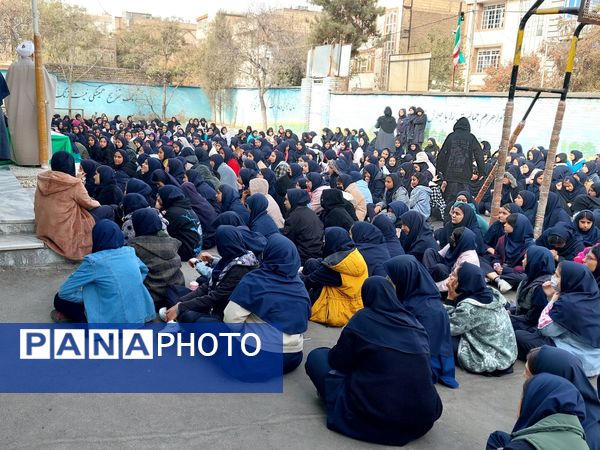 مراسم روز دانش‌آموز در دبیرستان هوشنگی