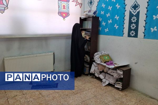 غبارروبی نماز‌خانه‌های مدارس شهرستان ملارد در آستانه آغاز سال تحصیلی 