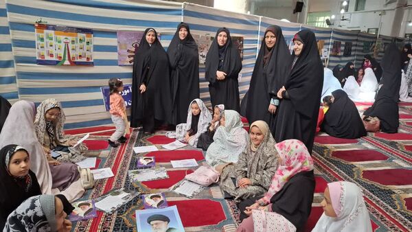حلقه‌های میقات الصالحین باحضور دانش‌آموزان در مصلی شهرستان دامغان