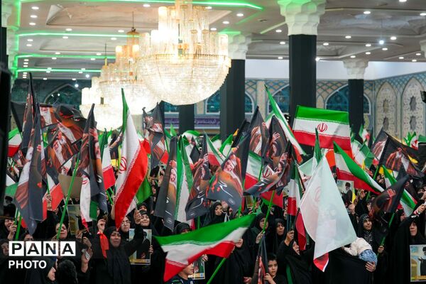 اجتماع بانوان انقلابی به مناسبت چهلم قائد امت و شهدای میناب در مسجد جمکران 