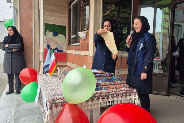 جشن پیروزی انقلاب در دبیرستان فرزانگان1 اسلامشهر