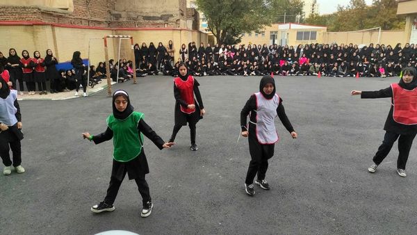 زنگ ورزش در دبیرستان نسیبه با حال و هوای المپیادی
