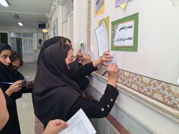 انتخابات شورای دانش آموزی در دبیرستان وکیلی ۹
