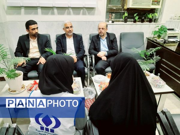 بازدید معاون وزیر و رئیس مرکز اطلاع رسانی و روابط عمومی وزارت آموزش و پرورش از مدرسه ماندگار سعادت بوشهر