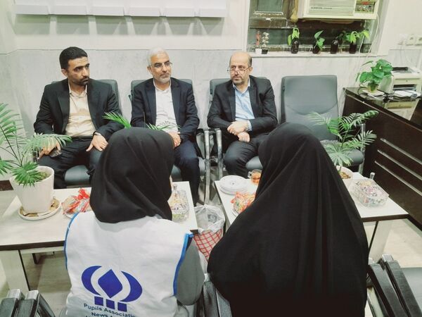 بازدید معاون وزیر و رئیس مرکز اطلاع رسانی و روابط عمومی وزارت آموزش و پرورش از مدرسه ماندگار سعادت بوشهر