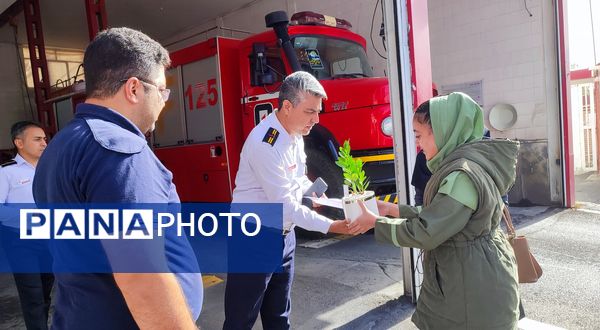 حضور دانش آموزان و همکاران دبستان میلاد در ایستگاه آتش‌نشانی