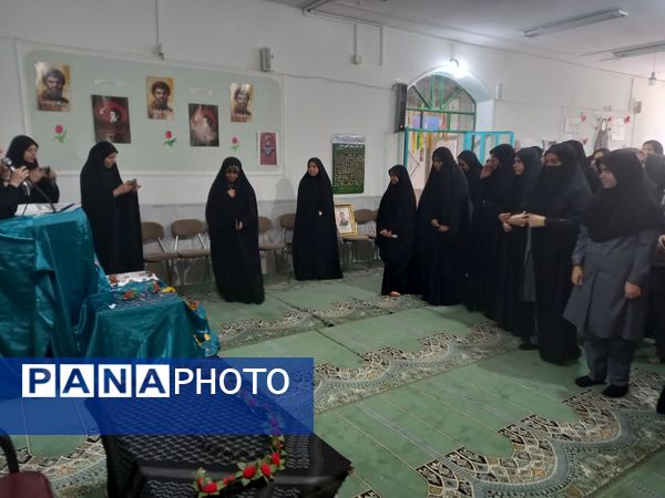 یادواره شهدای دانش‌آموزی در مدارس پسرانه و دخترانه اقلید  