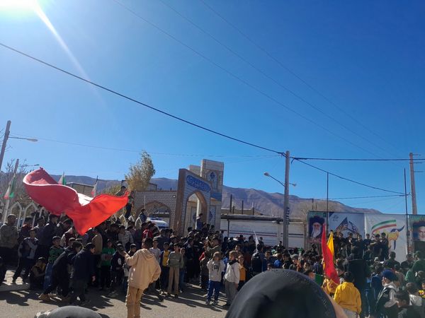 حضور پرشور و حماسه‌آفرین دانش‌آموزان نسر در راهپیمایی یوم‌الله ۱۳ آبان