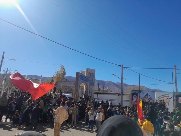 حضور پرشور و حماسه‌آفرین دانش‌آموزان نسر در راهپیمایی یوم‌الله ۱۳ آبان
