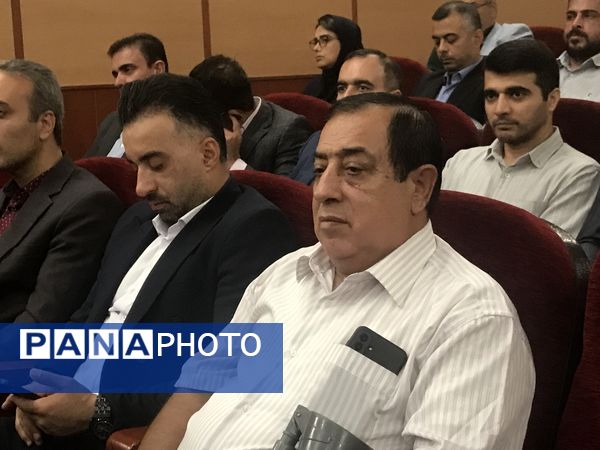 همایش تجلیل از مدیران و کارکنان نمونه شهرستان محمودآباد 