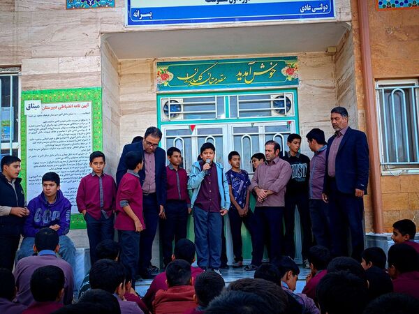 کاندیدای شورای دانش آموزی دبیرستان میثاق از برنامه های خود گفتند