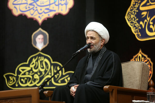 اجتماع لبیک یا حسین(ع) و گرامیداشت شهدای 15 خرداد در حرم حضرت معصومه(س)