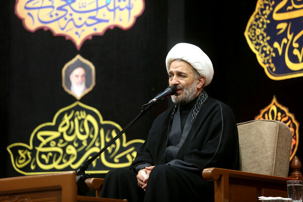 اجتماع لبیک یا حسین(ع) و گرامیداشت شهدای 15 خرداد در حرم حضرت معصومه(س)