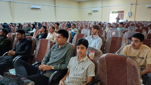 درخشش دانش‌آموزان نخبه قلعه‌گنج در جشن تقدیر کانون قلم‌چی
