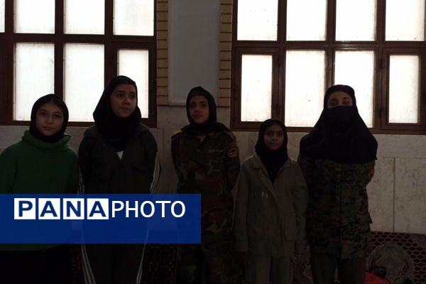 مدرسه شهید لطفی بهارستان‌دو میزبان جشن دهه فجر 