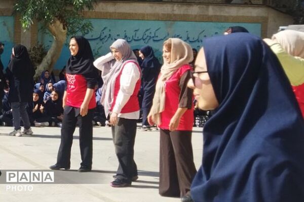 مسابقات ورزشی مادران و دختران در دبیرستان راضیه شکرایی ناحیه دو شهرری 