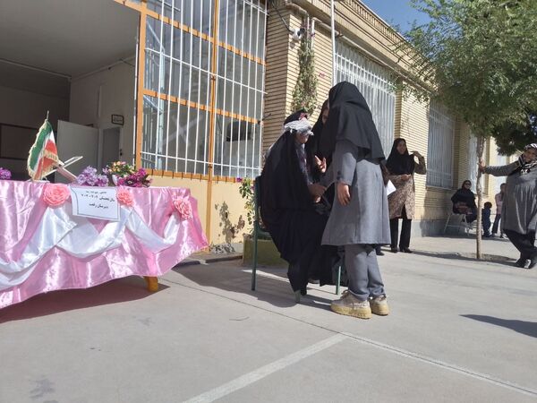 برگزاری جشن جوانه ها در دبیرستان دخترانه رفعت