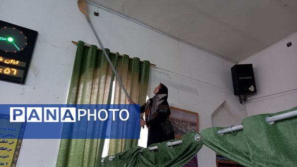 نظافت مسجد پنج تن آل عبا توسط اعضای بسیج