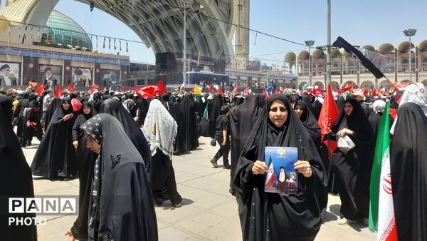  نمایشِ اقتدار در تشییعِ رهبر شهید