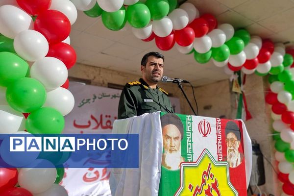 آیین نواخته شدن زنگ انقلاب اسلامی در مدرسه آیت‌الله خامنه‌ای قرچک