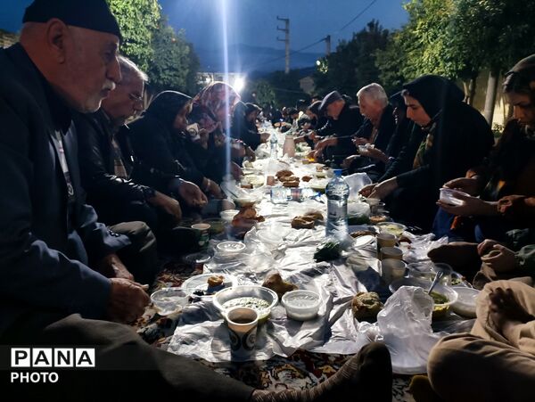 سفره افطاری خیابانی و تجمع منتقمین رهبر شهید در روستای ریحان‌آباد گلوگاه