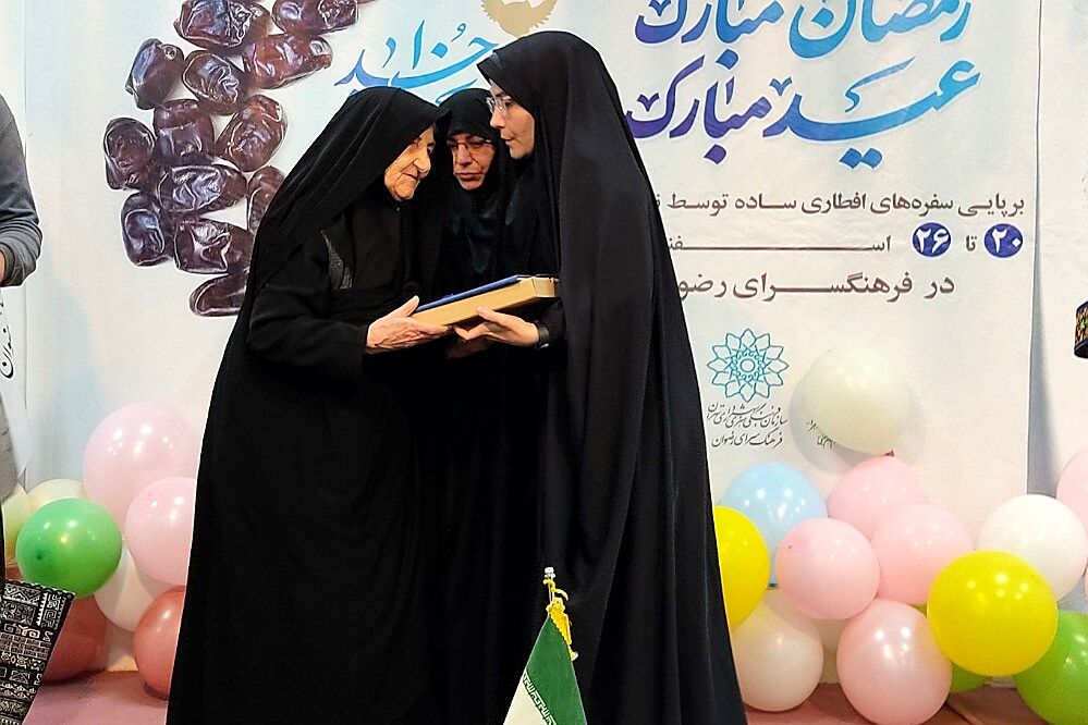 بزرگداشت «مادران چشم به راه»باحضور دانش‌آموزان دبیرستان دخترانه معرفت کهریزک