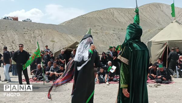 مراسم نمادین تعزیه خوانی در روز عاشورای حسینی در شهر بار نیشابور