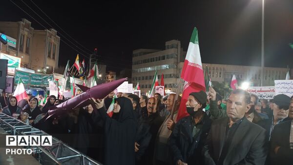 حضور گسترده مردم در تجمعات شبانه عید قربان در میدان جمهوری اسلامی 