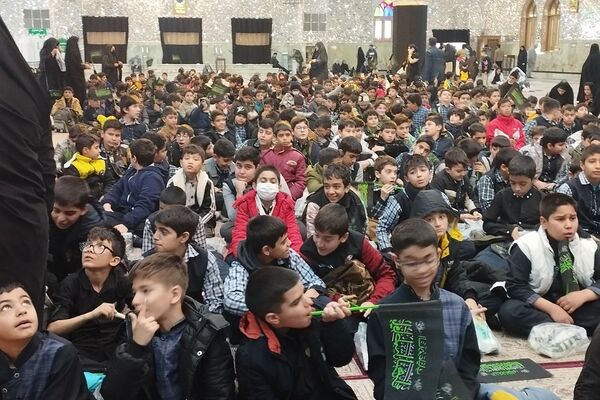 حضور دانش‌آموزان دبستان قلنبر ناحیه 2 شهرری در مراسم نوگلان فاطمی 