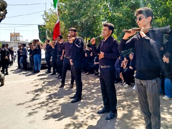 حماسه زنجیرزنی در فدافن؛ عزاداری دهه اول محرم با حضور پرشور جوانان