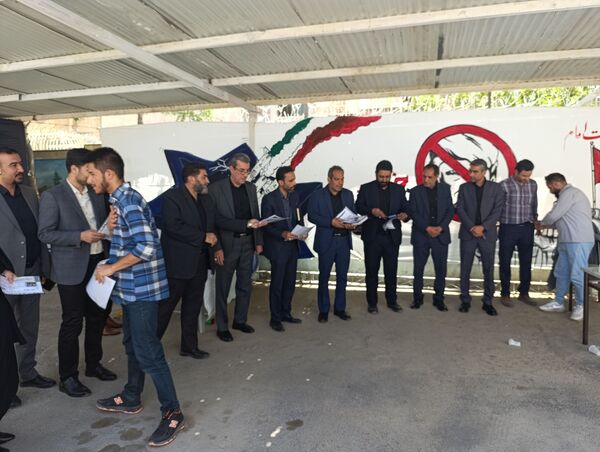 قدردانی از دانش‌آموزان فعال در نمایشگاه نقاشی حماسه حسینی 