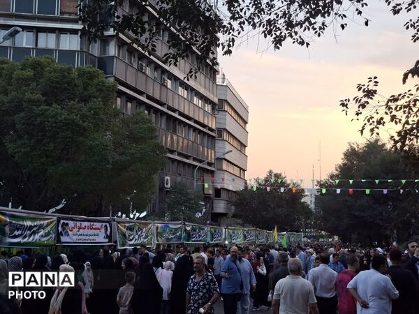 تهران در جشن بزرگ «امت احمد» به استقبال میلاد پیامبر(ص) و امام صادق (ع) رفت