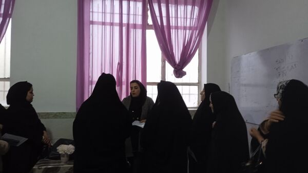 جلسه انجمن اولیا و ارائه کارنامه های هشدار به والدین در مدرسه شهید نجفی فدافن