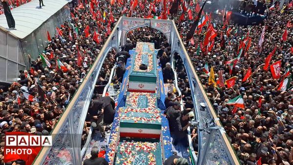 تصاویری از وداع میلیونی مردم ایران با رهبر شهیدشان