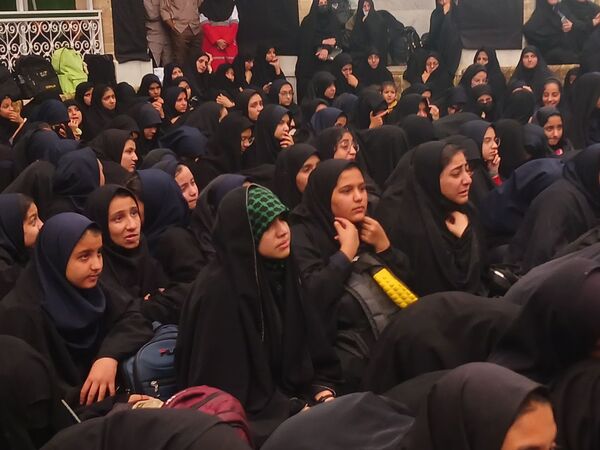 حضور دانش‌آموزان دبیرستان دخترانه شهید درعلی فراشاه در اجتماع «دختران فاطمی» شهرستان تفت 