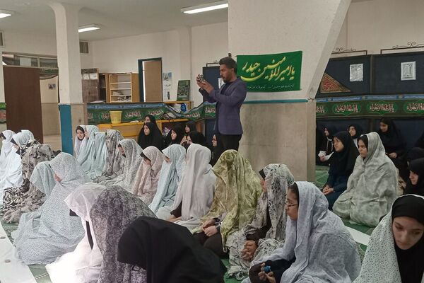  زنگ نماز در هنرستان آفرینش پردیس با حضور امام جمعه و مدیر آموزش و پرورش
