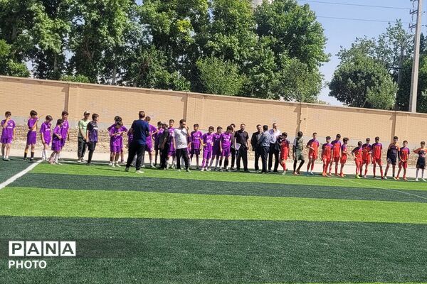 از ایستگاه سلامت تا پیاده‌روی کنار فوتبالیست‌ها
