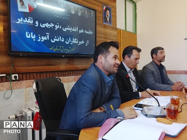 قلم های بیدار، روایتگران حقیقت