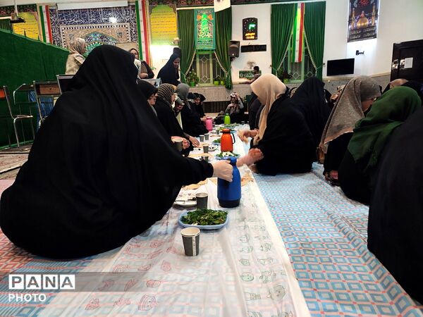 قرائت قرآن، نماز جماعت و افطار در مسجد خاتم پیامبران 